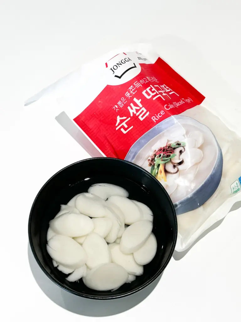 tteokguk (korean rice cake soup)1