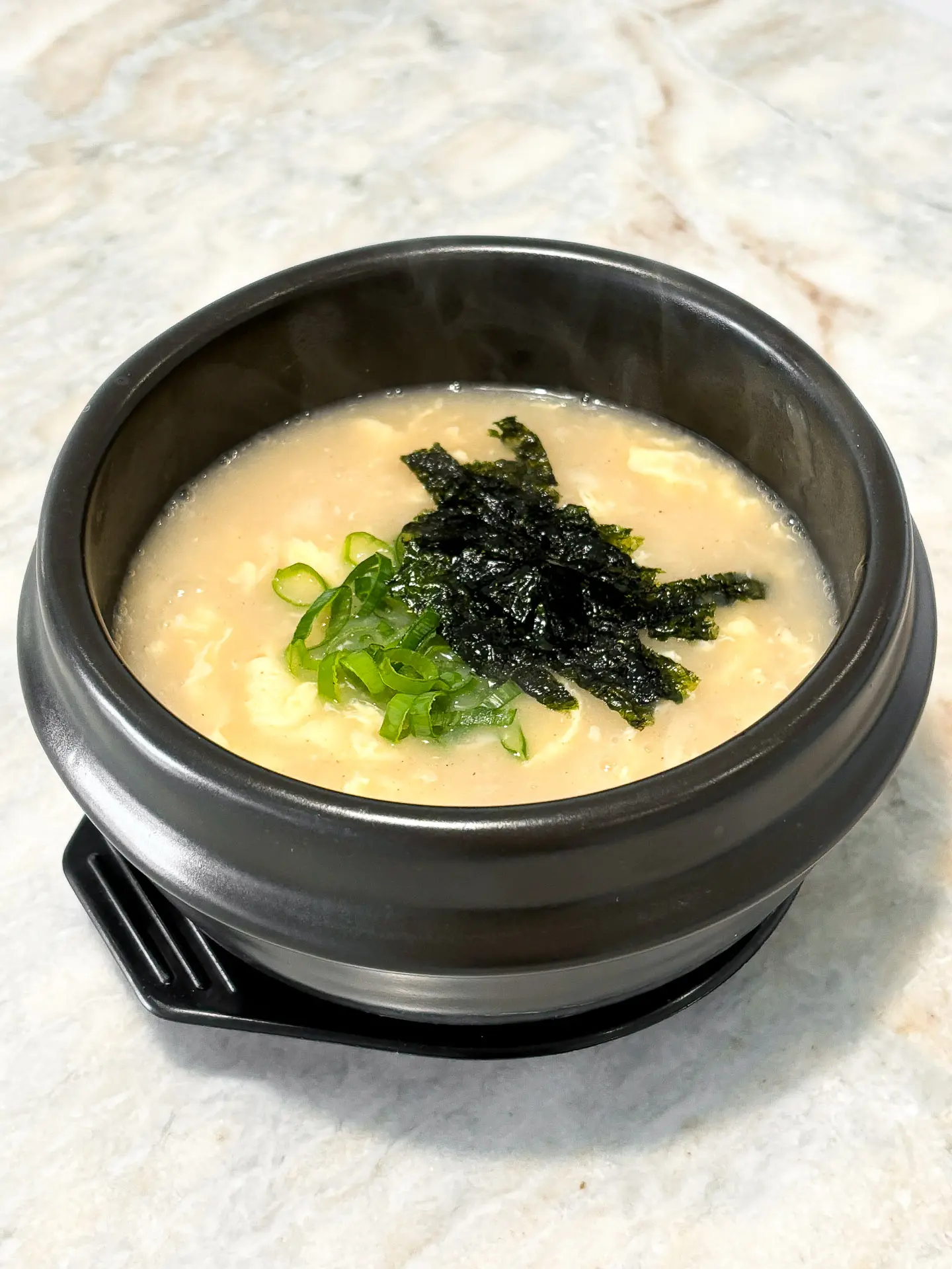 tteokguk (korean rice cake soup) main